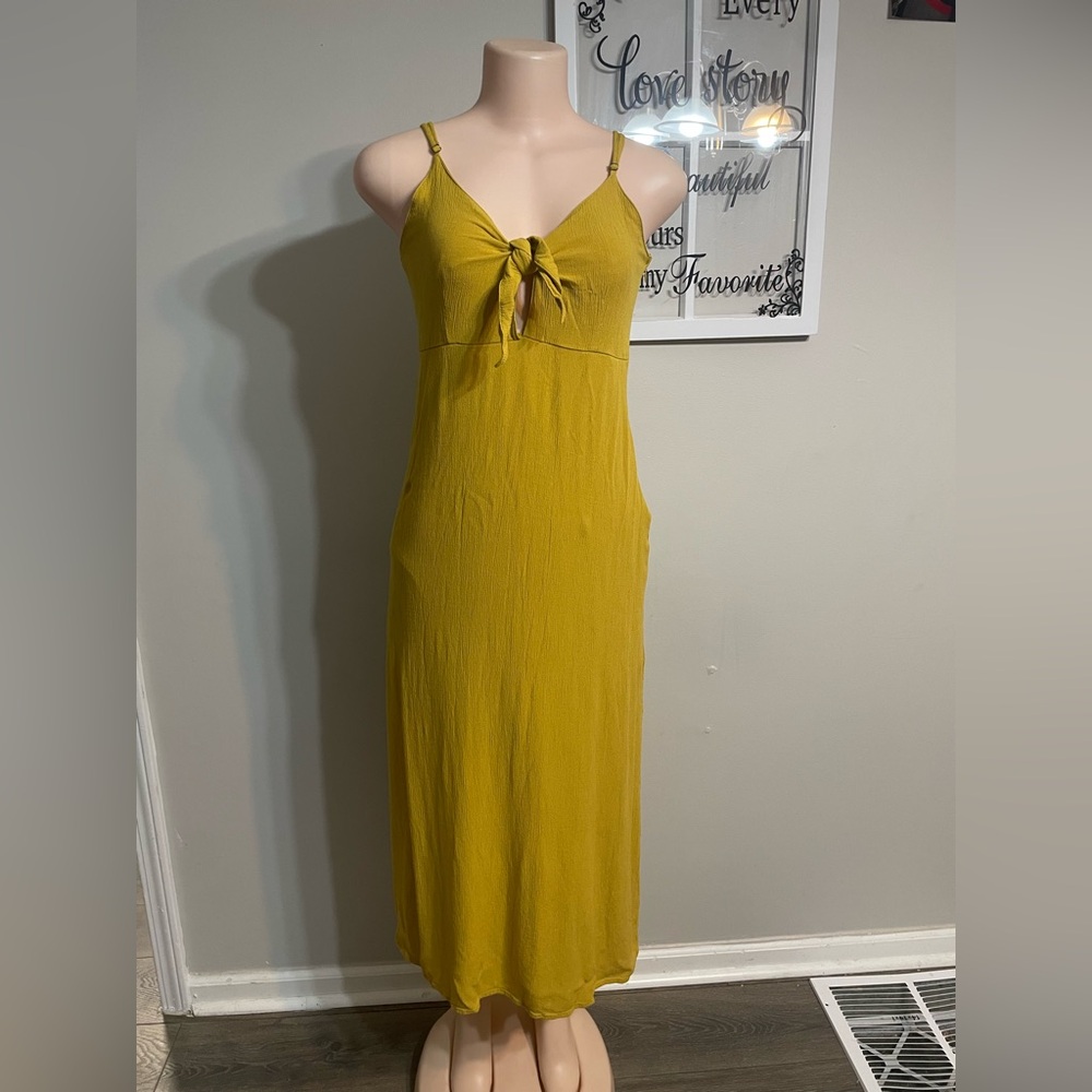 Forever 21 sundress small Elegant Yellow Spaghetti Strap Dress